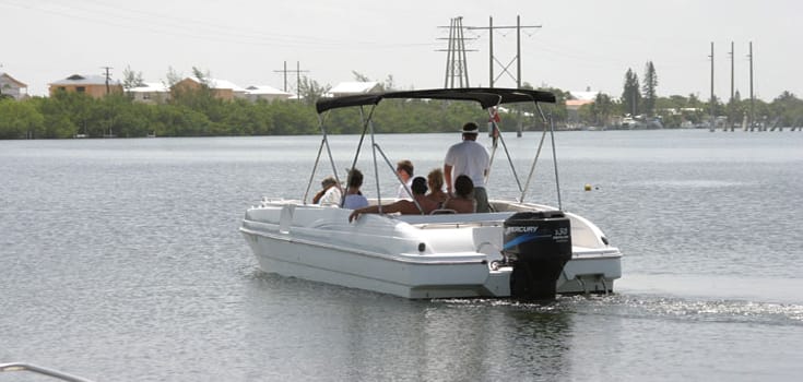 Key West 26′ Deck Boat Rental Image 2